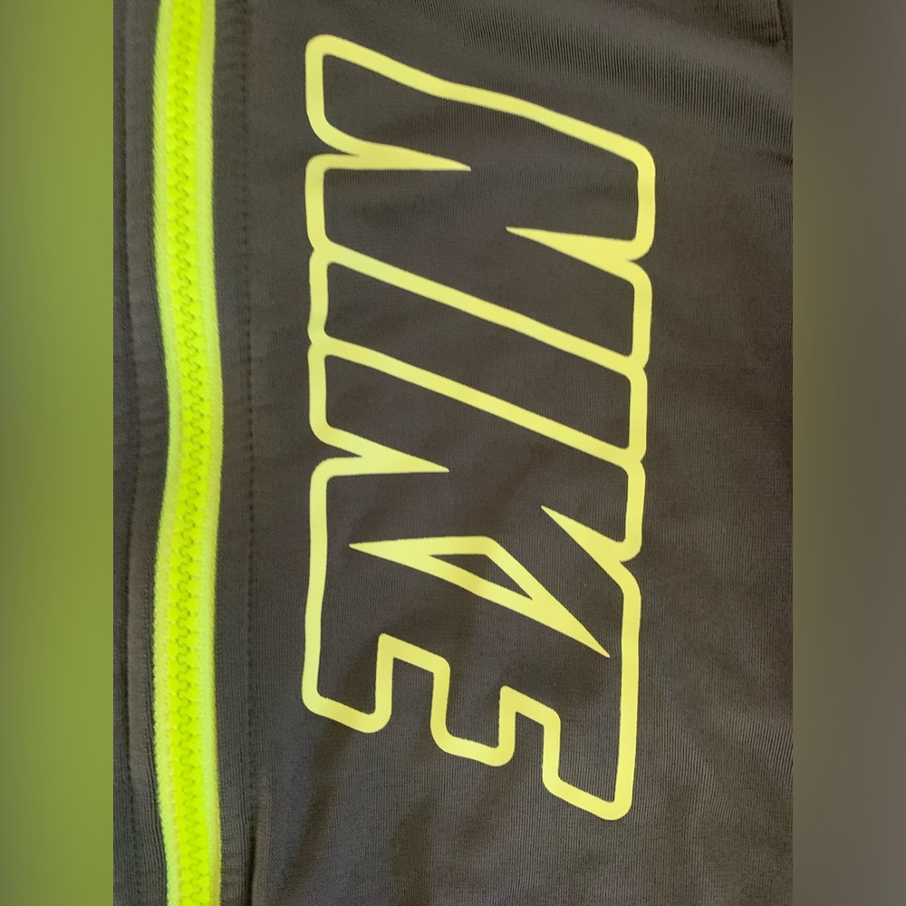 Nike lightweight tricot jacket , size 4-5 yr - Picture 3 of 6